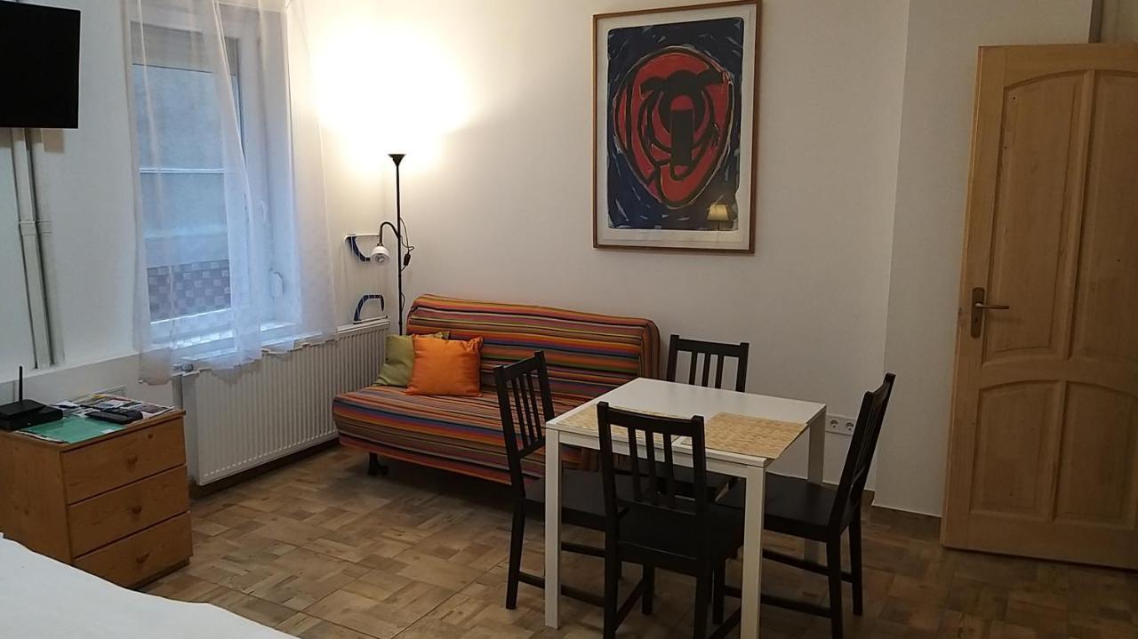 O-Ujlak Apartman Budapest Exteriör bild